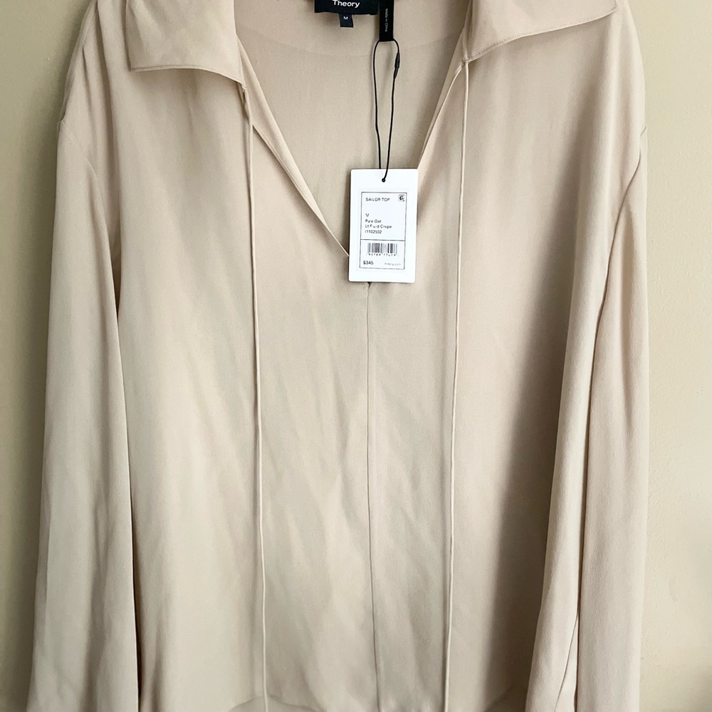 Theory 100% Silk SAILOR TOP M
Pale Oat 
Light fluid crepe - Picture 4 of 6